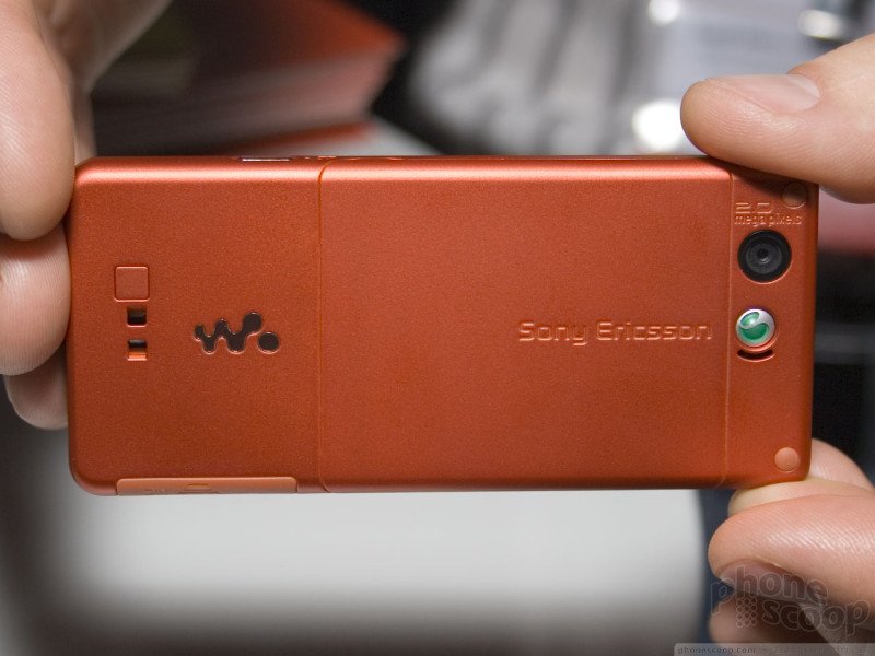 Sony Ericsson W880i thinnest walkman ever