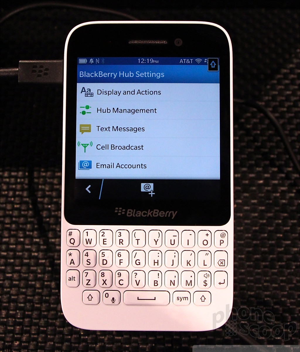 Hands-On: BlackBerry Q5 (Phone Scoop)