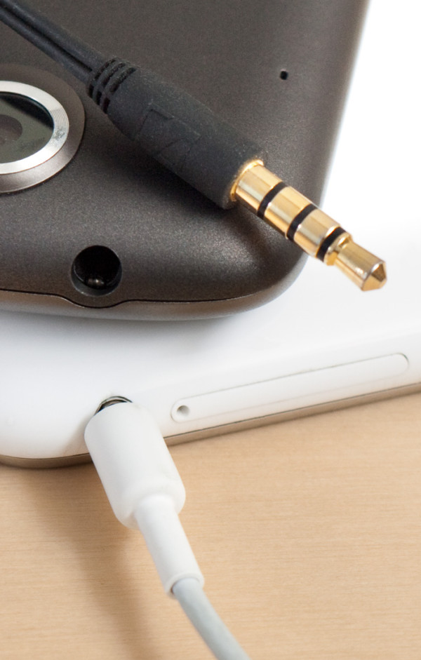 headphone-jack-3-5mm-definition-phone-scoop